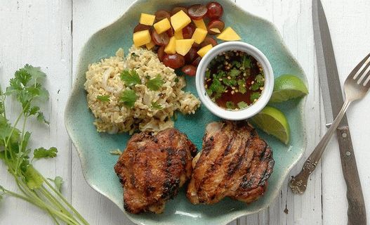 صورة من الدجاج المشوي في ماء مالح لذيذ الكاريبي