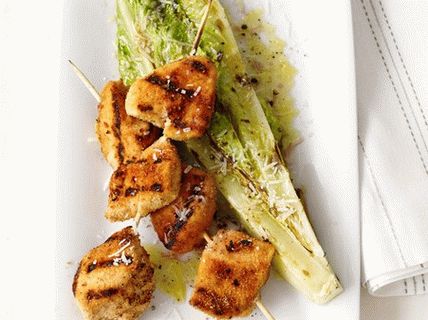 صورة من صدور الدجاج المشوية وسلطة رومين رومان