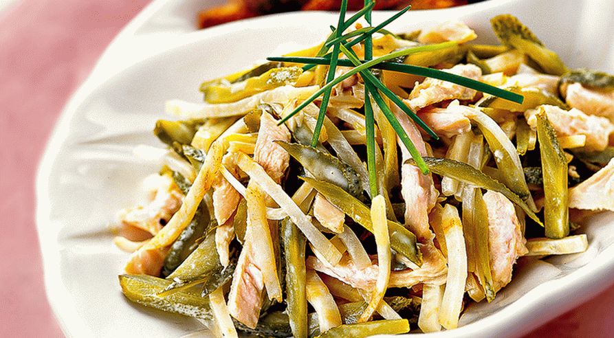 سلطة دجاج بالكرفس