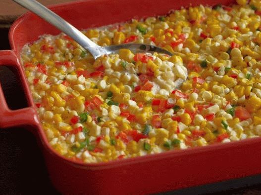 صورة للطبق - طاجن الذرة على قطعة خبز مع الجرس والفلفل الحار