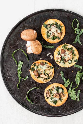 فوتو ميني بيتزا مع الفطر والكرنب اللفت