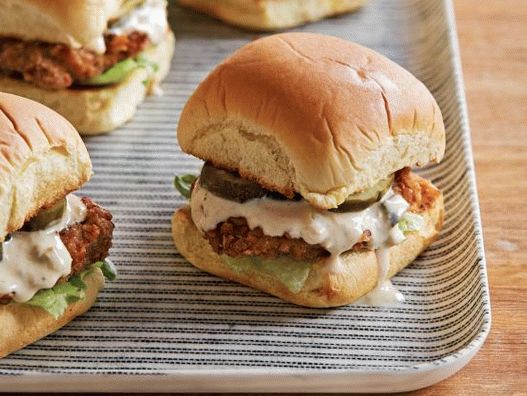 فوتو ميني شطائر مع لحم خنزير مملح من المعجنات مع الخردل