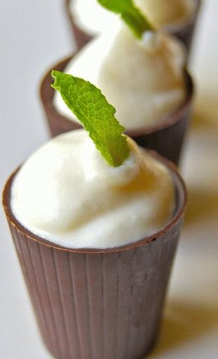 فوتو موس مع الشوكولاته البيضاء والنعناع