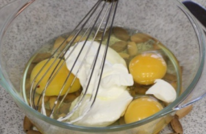 عجة بالكريمة الحامضة