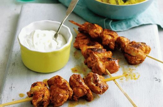 فوتو دجاج حار مشبع بالخضروات والأعشاب