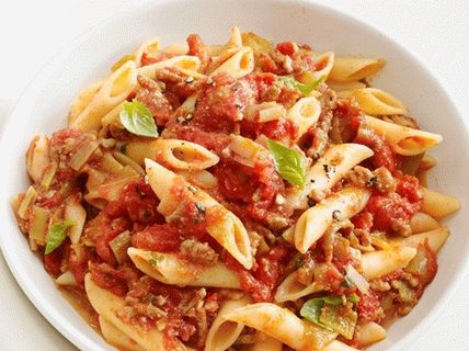 صورة باستا بيني مع صلصة الطماطم التركية