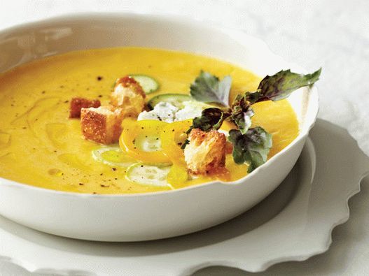 صورة حساء الخوخ بالنعناع مع الشمبانيا