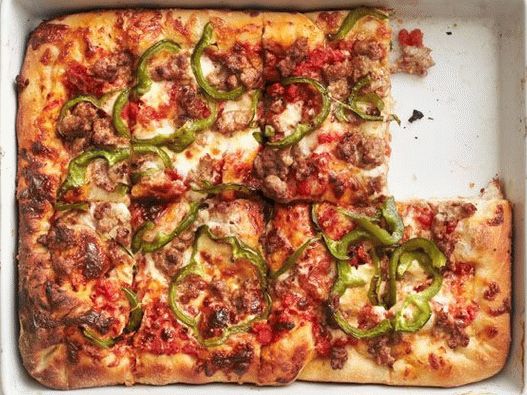 صور بيتزا صقلية بالنقانق والفلفل