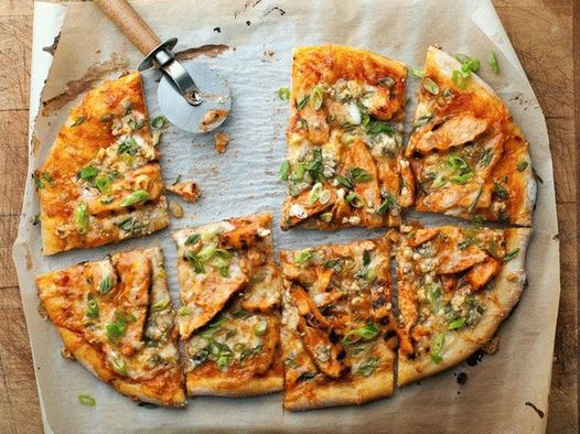 فوتو بيتزا مع بوفالو دجاج
