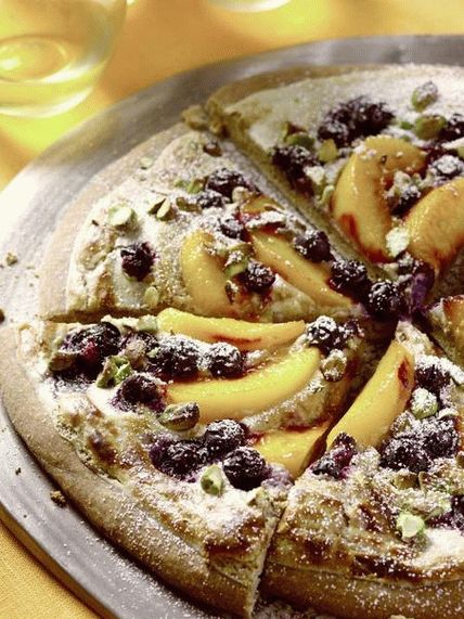 فوتو بيتزا مع الخوخ والتوت