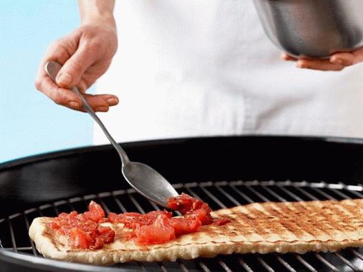 البيتزا الأعلى مع الطبقة والطبقة