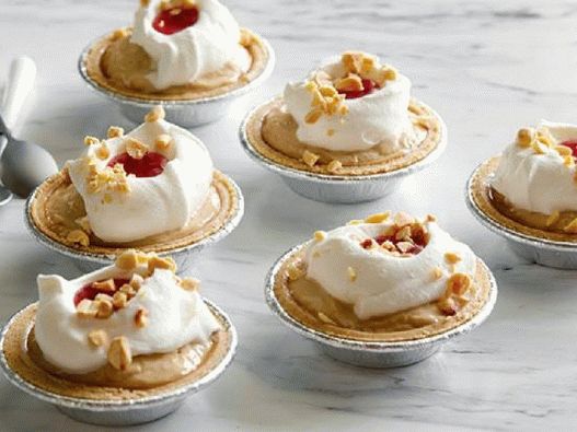 فطيرة الصور مع بودنغ الفول السوداني والمربى