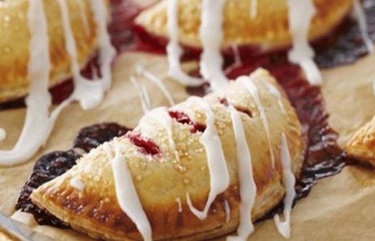 معجنات صور بقلمي مع التفاح والتوت