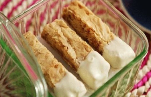 كعك الصور مع الشوكولاتة البيضاء وقزحية العين