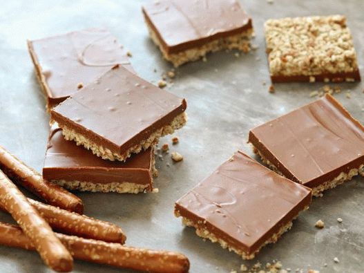 فوتو كيك بالشوكولاتة والفول السوداني والقش بدون الخبز