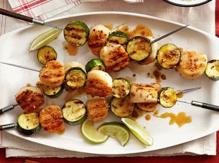 Photo Spicy scebop kebab and zucchini