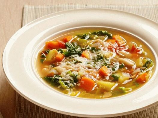 Minestrone مع بارميزان