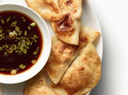 الزلابية مع اللحم والكرنب مع صلصة تراجع Ponzu