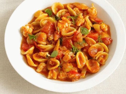 باستا أوريتشيت مع الجمبري في صلصة الطماطم