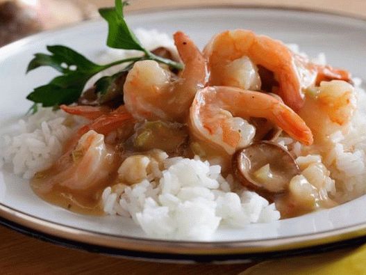 لويزيانا جامبو مع الروبيان والنقانق