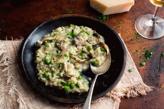 صور الأرز مع الفطر والبازلاء الخضراء