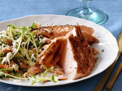 سلطة أرز بالصور مع الجزر والأعشاب والزبيب