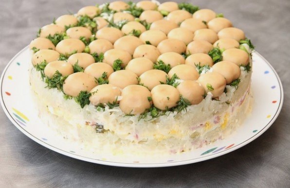 سلطة الفطر الحافة