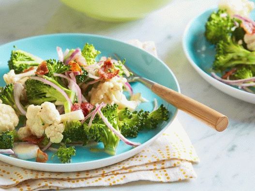 Photo Broccoli and Cauliflower Salad