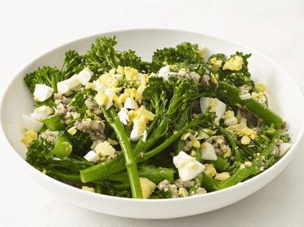 Photo Broccoli Salad with Eggs