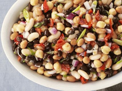 فاصوليا الفول والسلطة الحمص