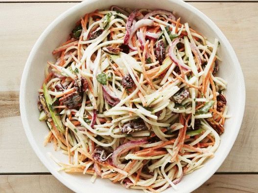 Photo Kohlrabi Coleslaw with Blue Cheese