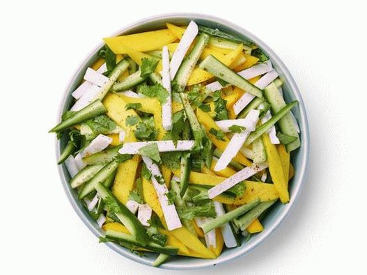 Photo Mango and Crispy Hikama Salad