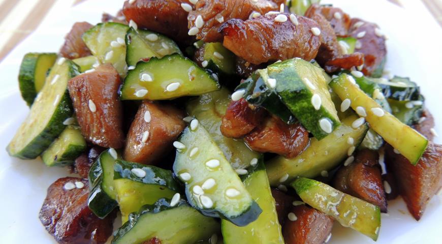 سلطة الخيار والدجاج