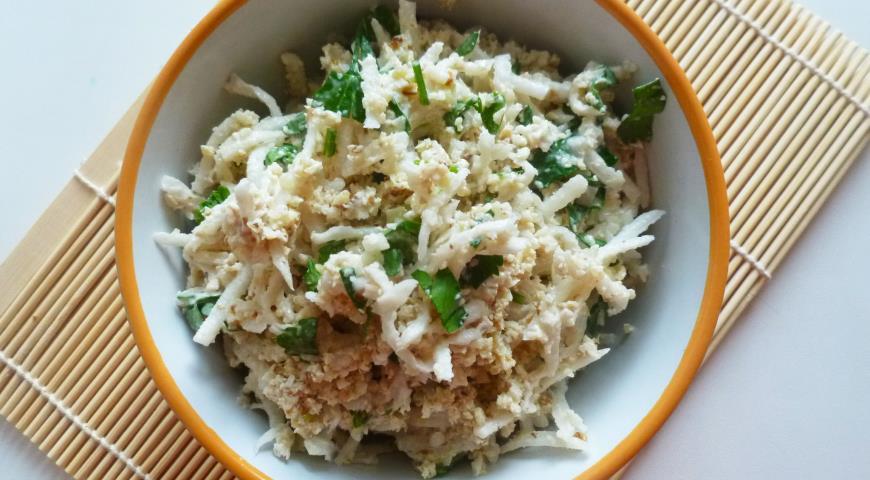 سلطة الفجل والبندق