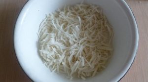 سلطة الفجل والبندق