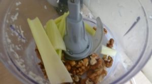 سلطة الفجل والبندق