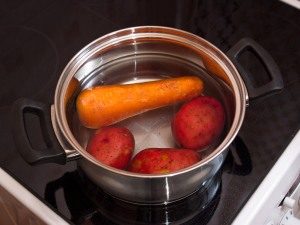 ميموزا سلطة مع سمك الصورى