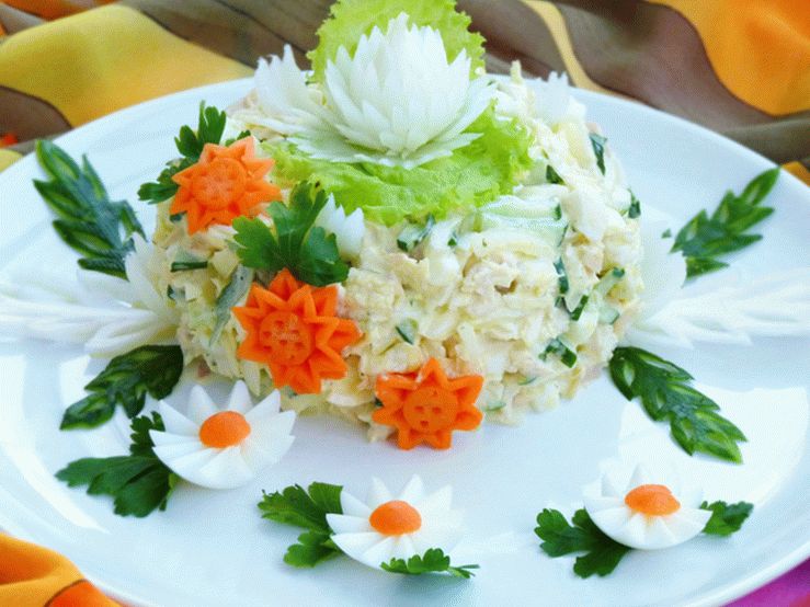 سلطة "مونيكا"