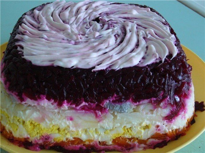 الرنجة تحت معطف الفرو بطريقة جديدة