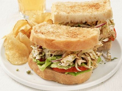 صور السندويشات مع الدجاج المشوي والبيستو