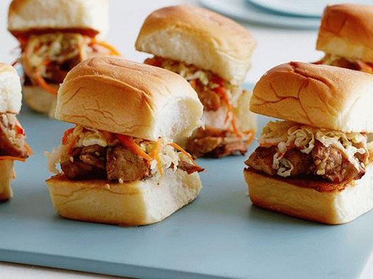 صور السندويشات مع الدجاج المشوي وملفوف بكين المخلل