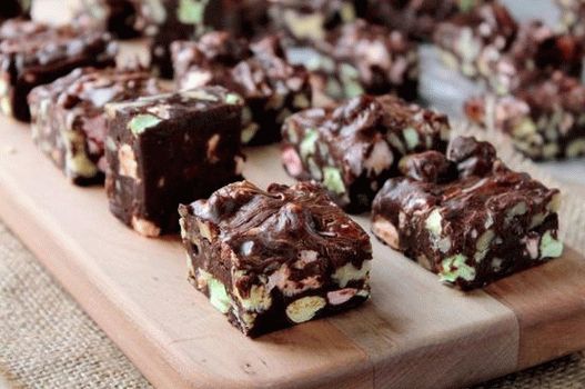 صور الشوكولاته البارات مع أعشاب من الفصيلة الخبازية