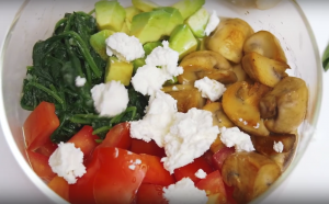 سلطة دسمة مع الفطر والسبانخ - 1