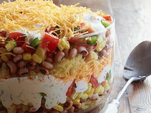 فوتو المكسيكية سلطة سلطة مع خبز الذرة والفاصوليا