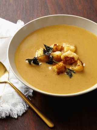 صورة حساء الكستناء مع البقدونس المقلي