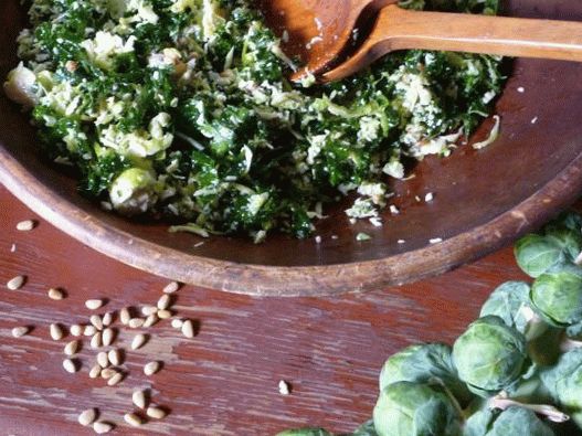 Photo Fresh Brussels and Kale Salad