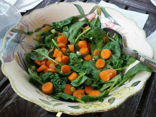 Photo Warm Carrot and Spinach Salad