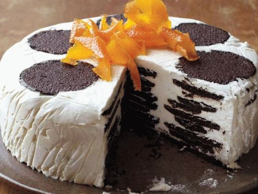 صورة لكعكة مع كريمة برتقال مخفوقة
