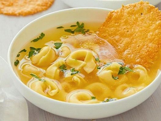 صورة تورتيليني مع الجبن في مرق خفيف