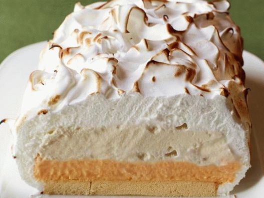 كعكة المرينغ مع الآيس كريم